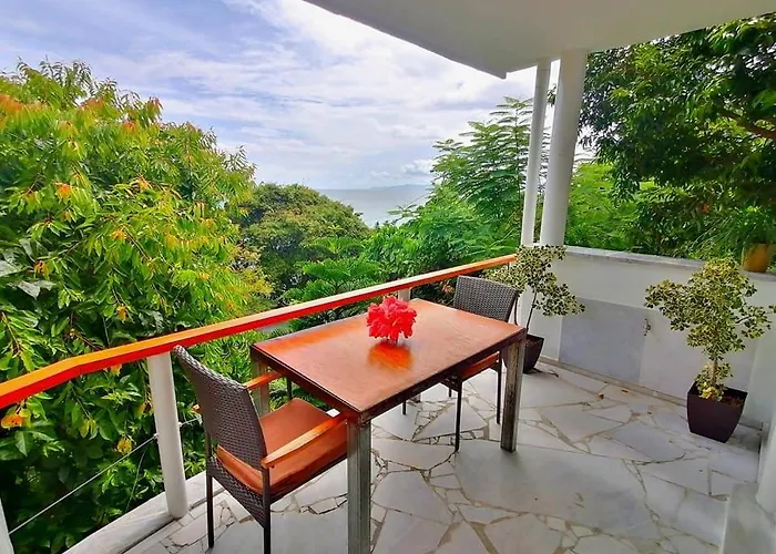 Lonos Circle Ocean View Room